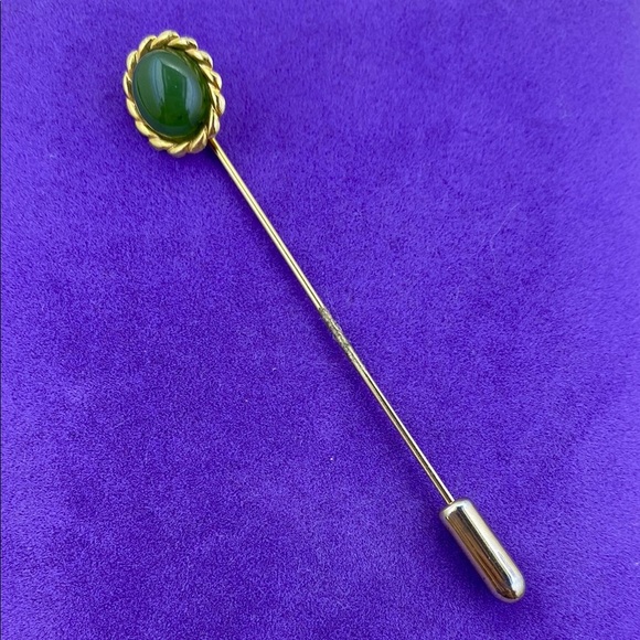 💛 Elegant Vintage Gold Plated Green Jade Brooch Pin - Picture 1 of 5